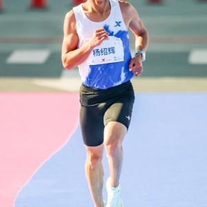 世界杯手机直播-2026 厦马鸣枪：特步十八载相伴，领跑专业与可持续新征程