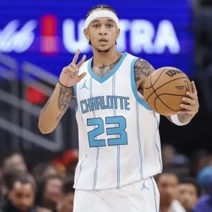 世界杯手机直播-梦想成真！场均仅8+2+2的他，却收获球鞋合同，成功比肩艾弗森！