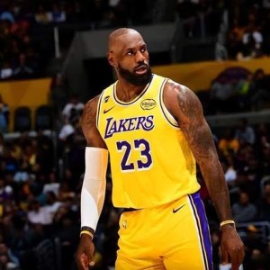 世界杯官网入口-湖人惨败黄蜂向附加赛靠拢，一数据显示詹姆斯根本不防守